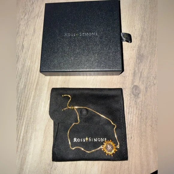 🏷️NIB🌻 Sunflower Smoky Quartz Sunflower Bracelet in Gold - Picture 3 of 3